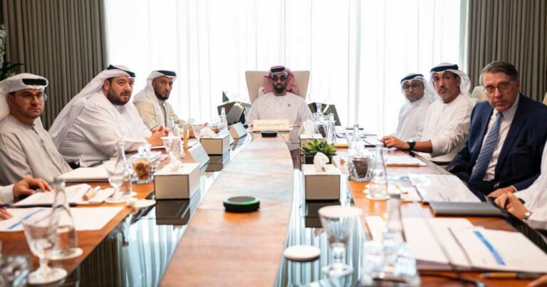 طحنون بن زايد يترأس اجتماع مجلس إدارة "القابضة" (ADQ)