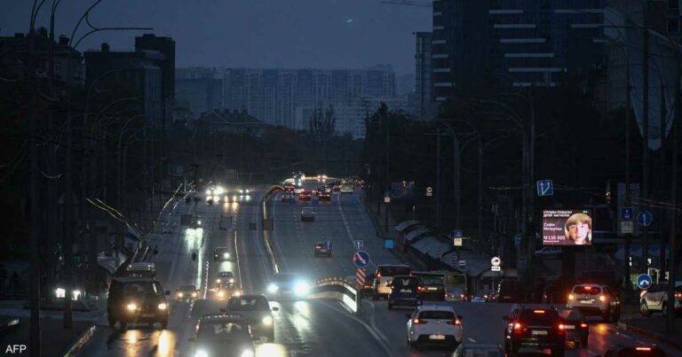 هجمات روسية كثيفة تغرق عدة مناطق أوكرانية في الظلام