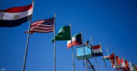 بينهم الرئيس الإيراني.. 25 زعيما يحضرون قمة شرم الشيخ