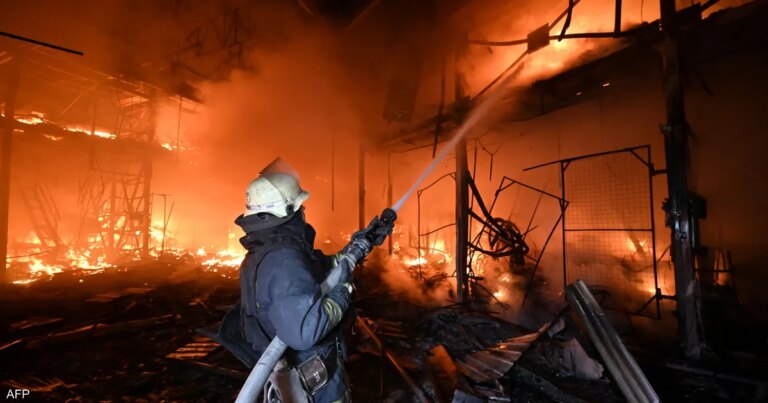 روسيا تقصف أوكرانيا بقنابل موجهة..وزيلينسكي يعتزم لقاء ترامب