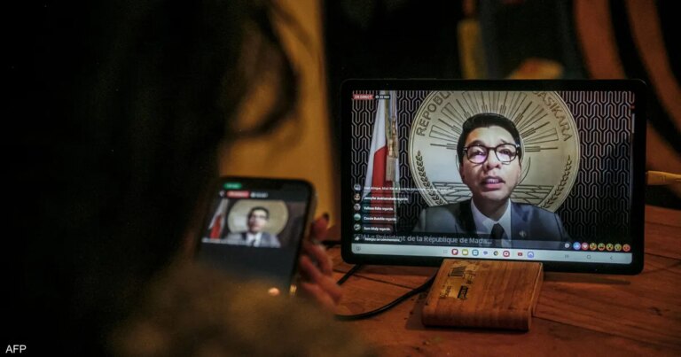 هروب الرئيس بعد محاولة القتل.. ماذا يحدث في الجزيرة الهادئة؟