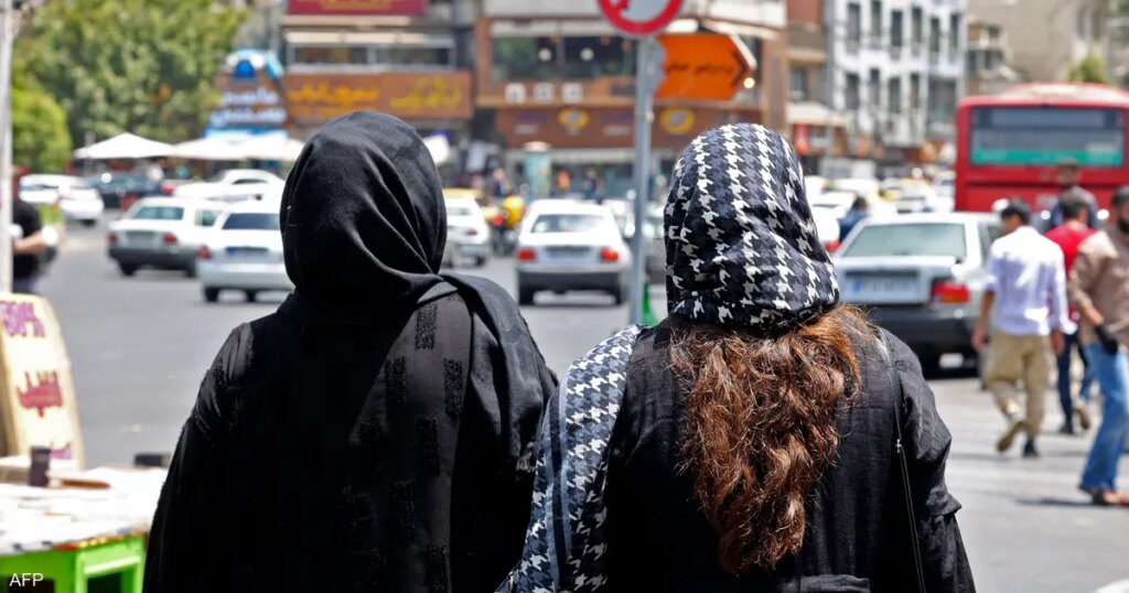 الحجاب بإيران.. مشكلة يحاول النظام عدم توظيفها سياسيا وأمنيا