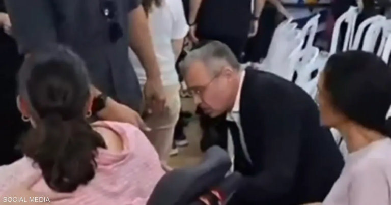 فيديو.. "توبيخ" وزير العدل الإسرائيلي في جنازة رهينة