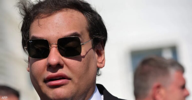 ترامب يصدر عفوا رئاسيا عن "النائب الكاذب"