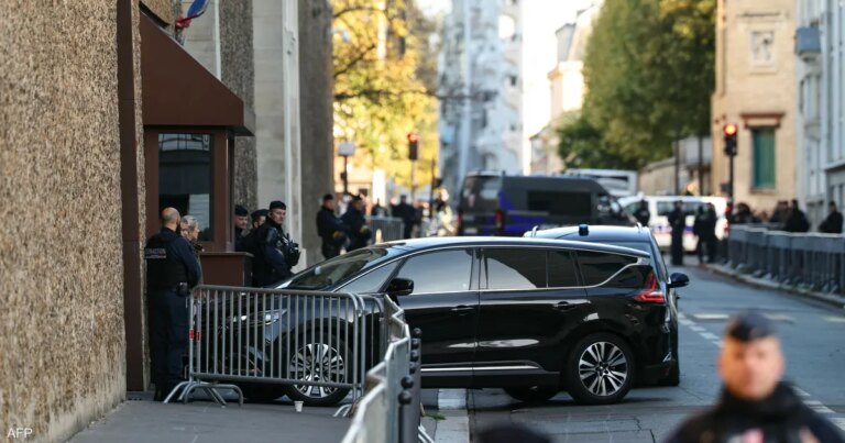 تفاصيل سجن ساركوزي.. زنزانة من 11 مترا و3 زيارات أسبوعية