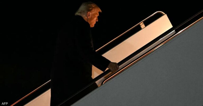 ترامب يلتقي أمير قطر على متن طائرته الرئاسية بطريقه لماليزيا