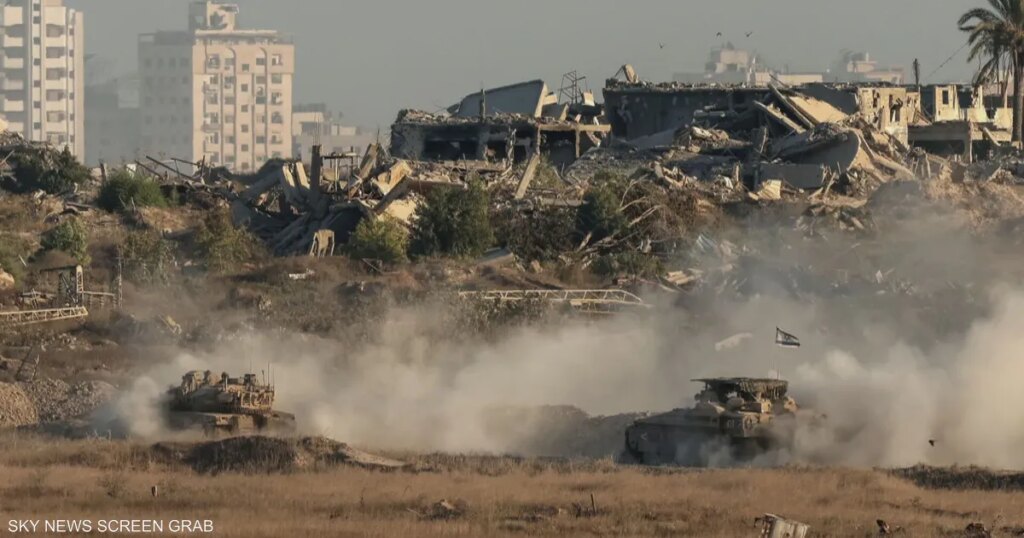 هل يعيد الإعلان الدستوري توازن السلطة بين الضفة وقطاع غزة؟