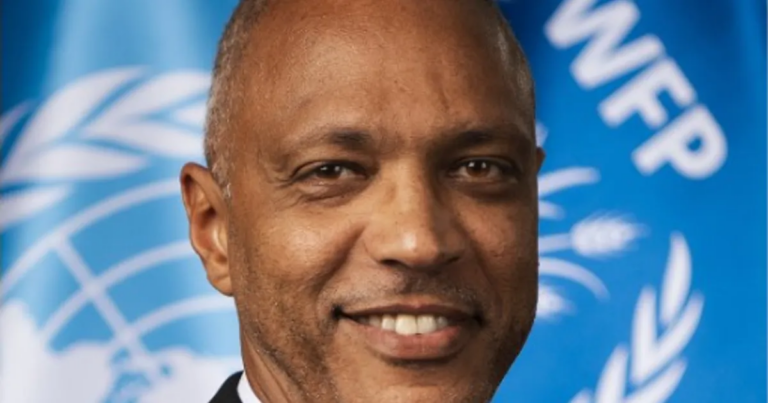 حكومة البرهان تطرد مسؤوليْن في "الغذاء العالمي" من السودان