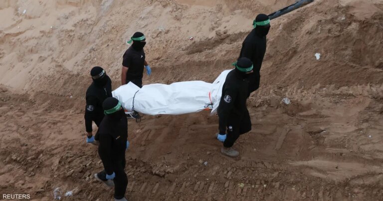 أزمة الجثث الـ13.. إلى أي مدى تهدد اتفاق غزة؟