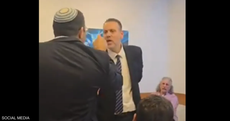 فيديو.. شجار حاد بين وزيرين إسرائيليين بسبب "توزيع المناصب"