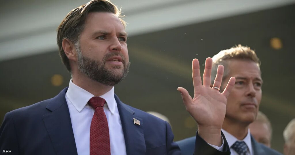 فانس يحذر: الإغلاق الحكومي قد يشل موسم السفر في عيد الشكر