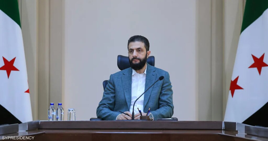 اجتماع "تسليم المفاتيح".. الشرع يجرد موظفين من سيارات فارهة