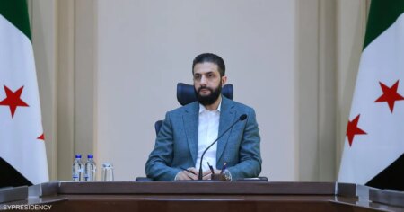 اجتماع "تسليم المفاتيح".. الشرع يجرد موظفين من سيارات فارهة