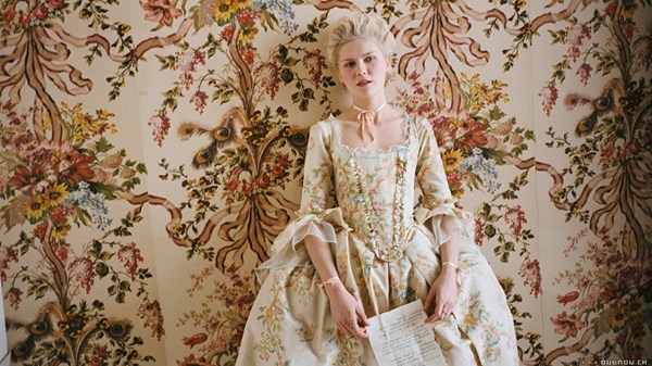 ماري أنطوانيت تُلهم لندن بمعرضها الأول في «فيكتوريا وألبرت» ماري أنطوانيت تُلهم لندن بمعرضها الأول في «فيكتوريا وألبرت»