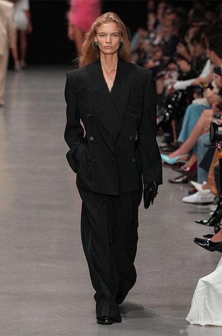 مجموعة «STELLA MCCARTNEY 2026».. الأناقة تندمج مع الوعي