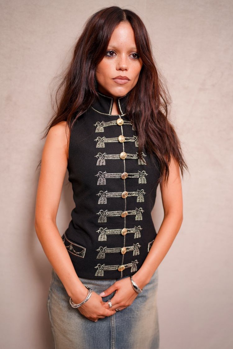 «ديور» بين إرث الدار وتألق النجوم.. عرض استثنائي من قلب باريس