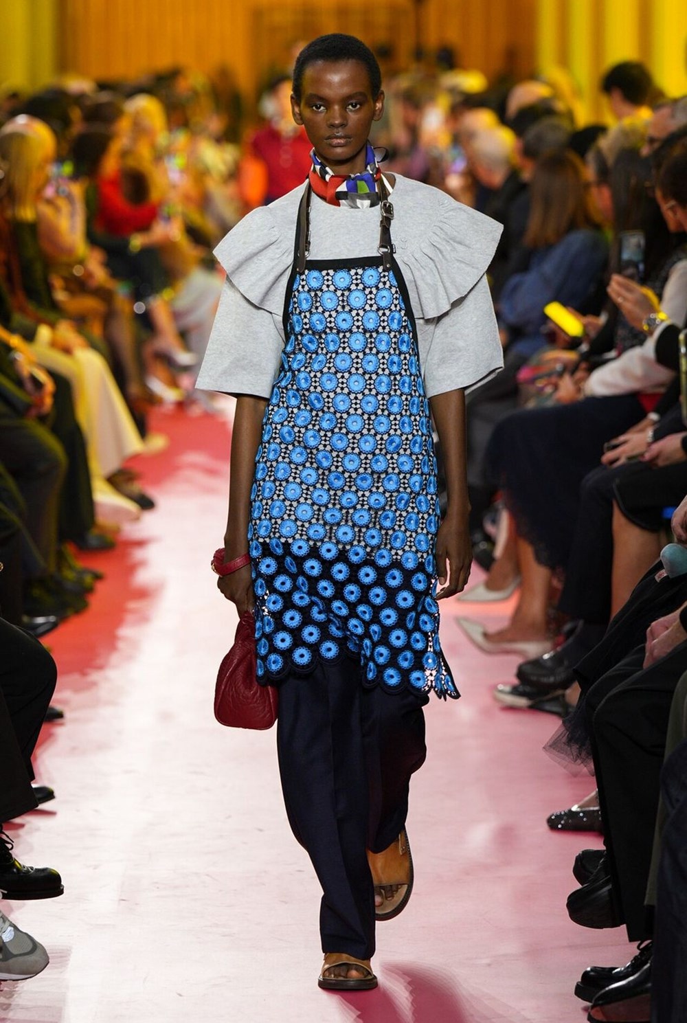 تحديات المرأة العاملة في «Miu Miu 2026».. كايلي جينر بإطلالة مميزة