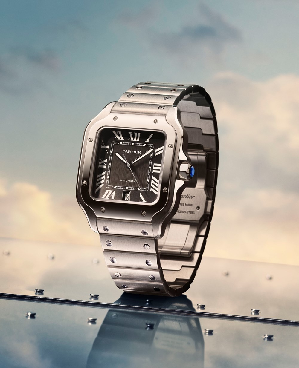 «سانتوس دو كارتييه» تعود بإطلالة عصرية ومتقدّمة ولمسات مضيئة