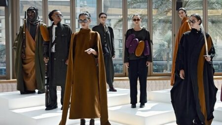 لأول مرة.. «فيفيان ويستوود» تشارك في أسبوع الموضة بالرياض 2025