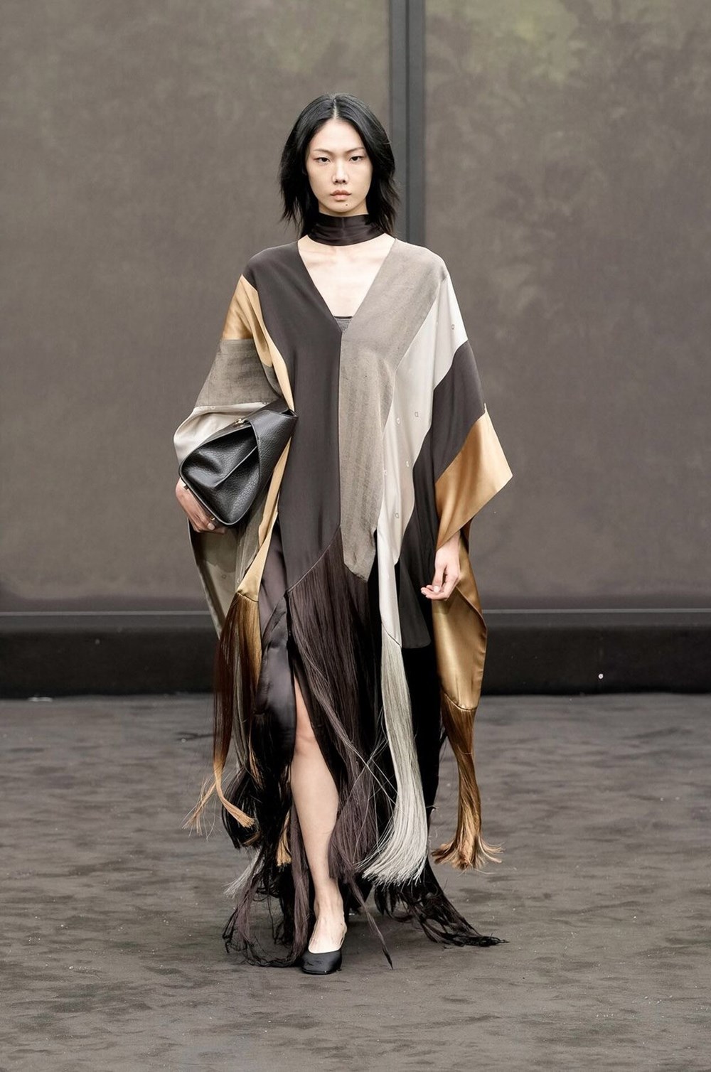 الشراشيب موضة خريف 2025.. وهذه أفضل إطلالات