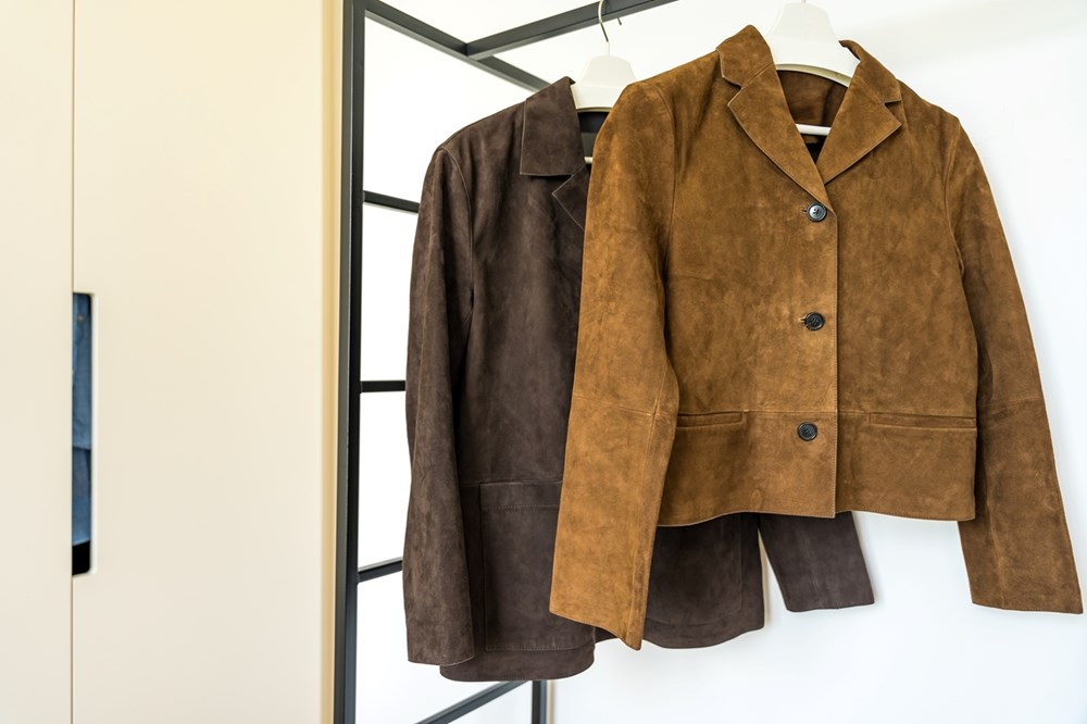 الجلد السويدي يعود ليتصدر المشهد في خريف 2025