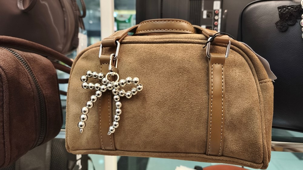 الجلد السويدي يعود ليتصدر المشهد في خريف 2025