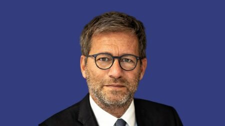 «Armani» تُعيّن جوزيبي مارسوتشي رئيسًا تنفيذيًا للدار «Armani» تُعيّن جوزيبي مارسوتشي رئيسًا تنفيذيًا للدار