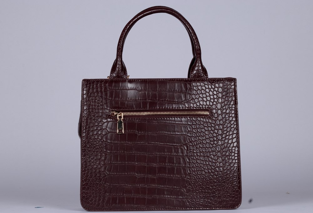 بعيدًا عن الأسود.. ألوان تخطف الأنظار هذا الموسم