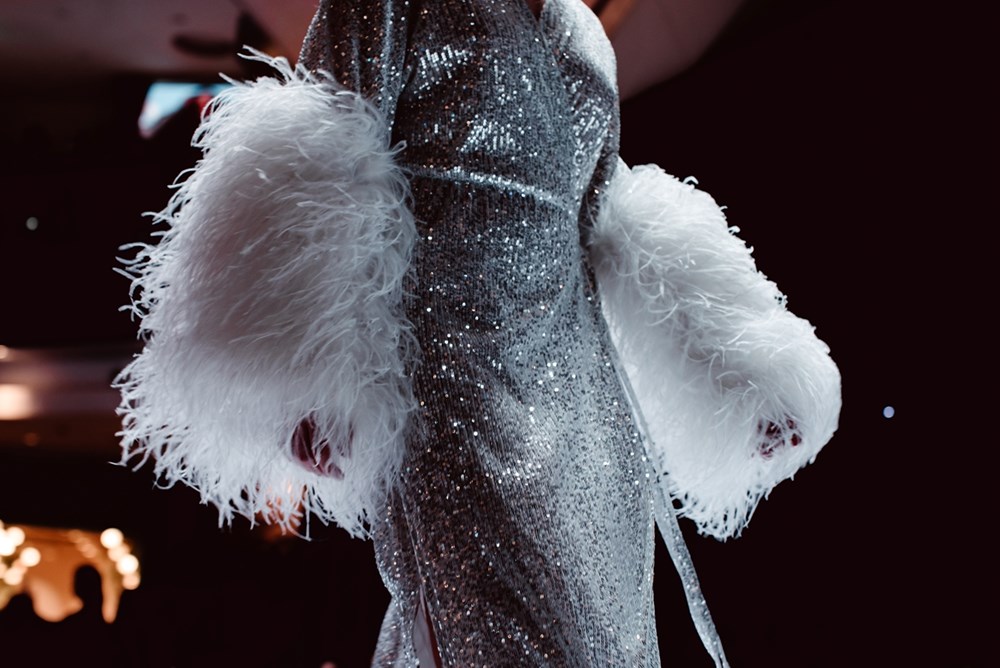 بعيدًا عن الأسود.. ألوان تخطف الأنظار هذا الموسم