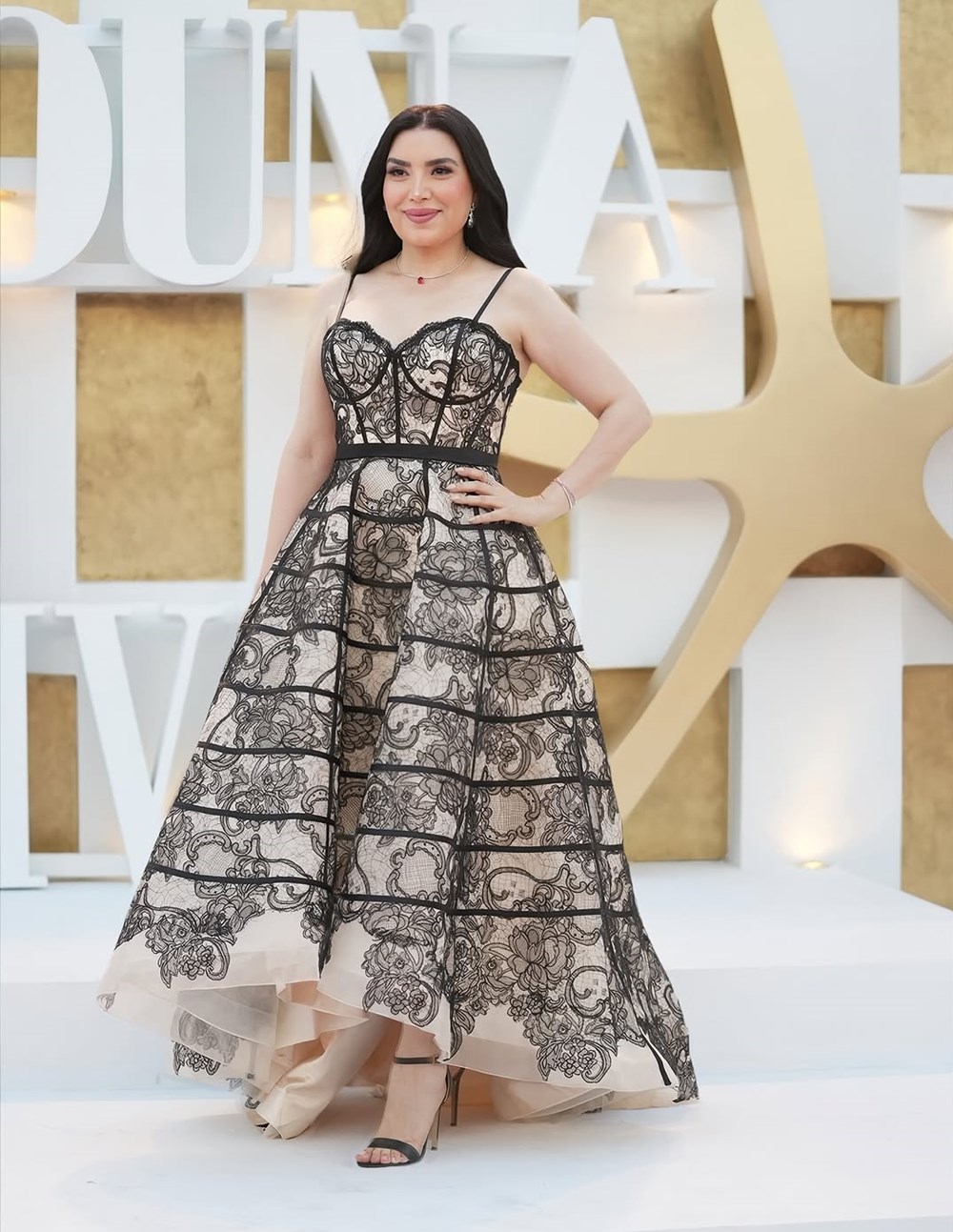 نجمات «الجونة السينمائي» يتألقن بإطلالات ساحرة.. شاهدي صورهن