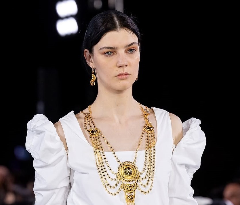 أبرز الإطلالات الجمالية من أسبوع الأزياء في الرياض