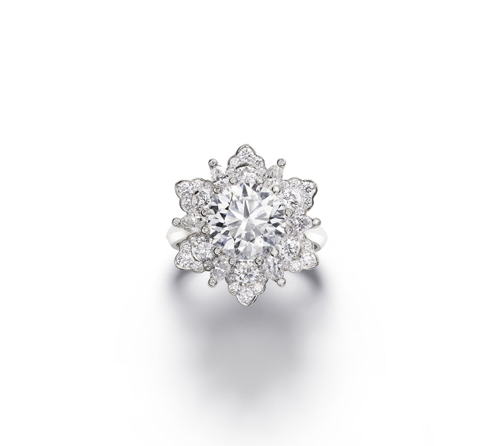 «شوبارد» تحتفي بموسم عطلات 2025.. بهدايا أنيقة ومميزة