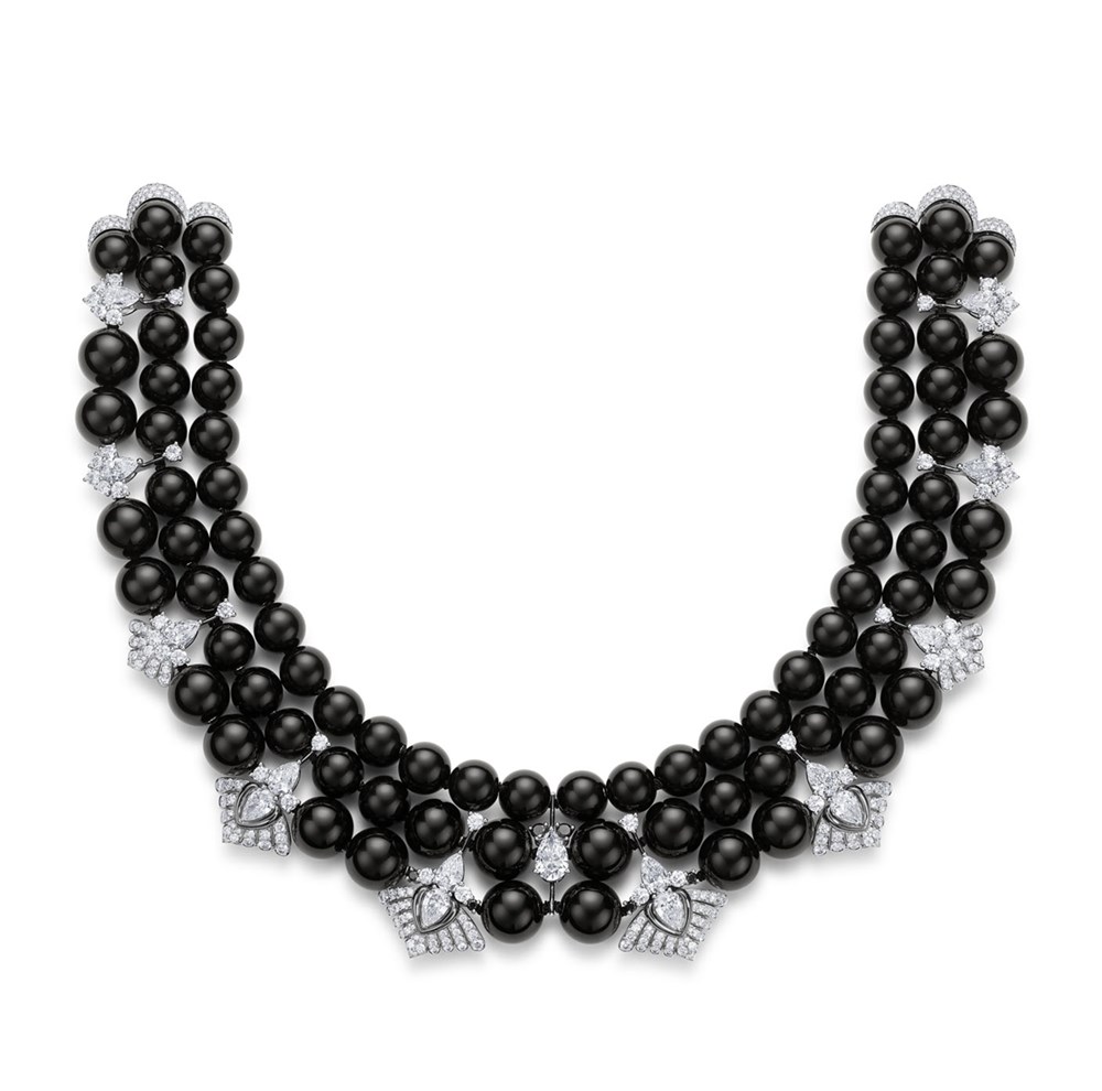 «شوبارد» تحتفي بموسم عطلات 2025.. بهدايا أنيقة ومميزة