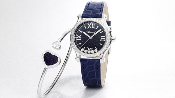 «شوبارد» تحتفي بموسم عطلات 2025.. بهدايا أنيقة ومميزة «شوبارد» تحتفي بموسم عطلات 2025.. بهدايا أنيقة ومميزة