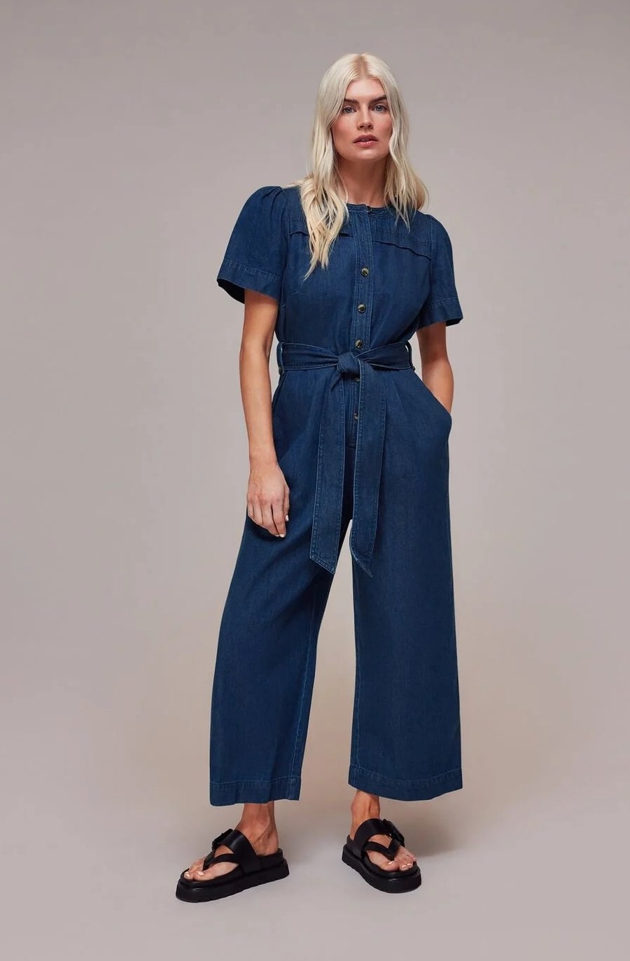 أفضل تصاميم الجمبسوت لإطلالة متكاملة.. من الكلاسيكي إلى الرياضي العصري