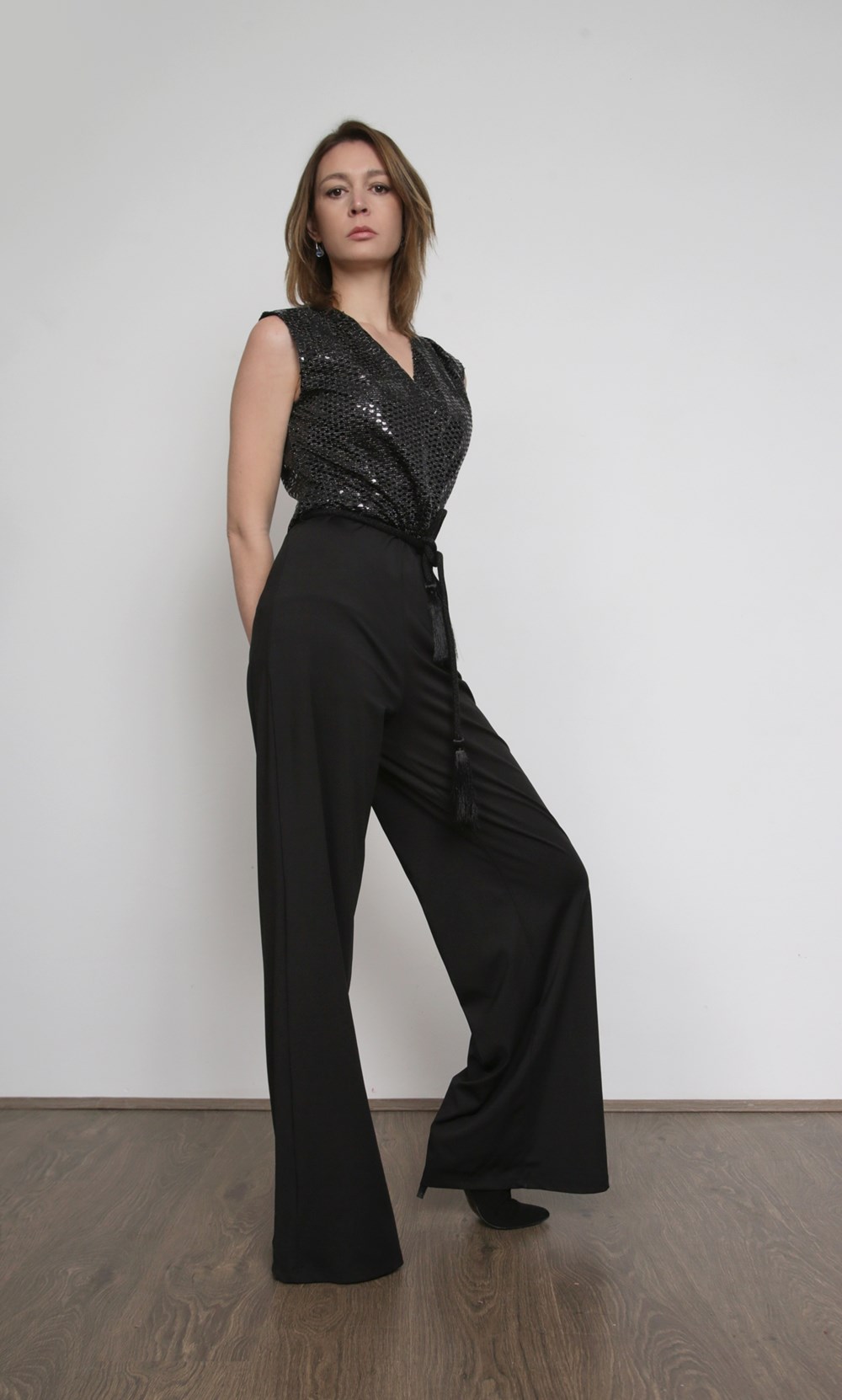 أفضل تصاميم الجمبسوت لإطلالة متكاملة.. من الكلاسيكي إلى الرياضي العصري