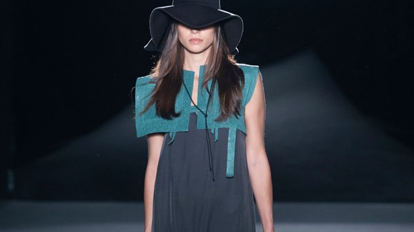 أفضل تصاميم الجمبسوت لإطلالة متكاملة.. من الكلاسيكي إلى الرياضي العصري أفضل تصاميم الجمبسوت لإطلالة متكاملة.. من الكلاسيكي إلى الرياضي العصري