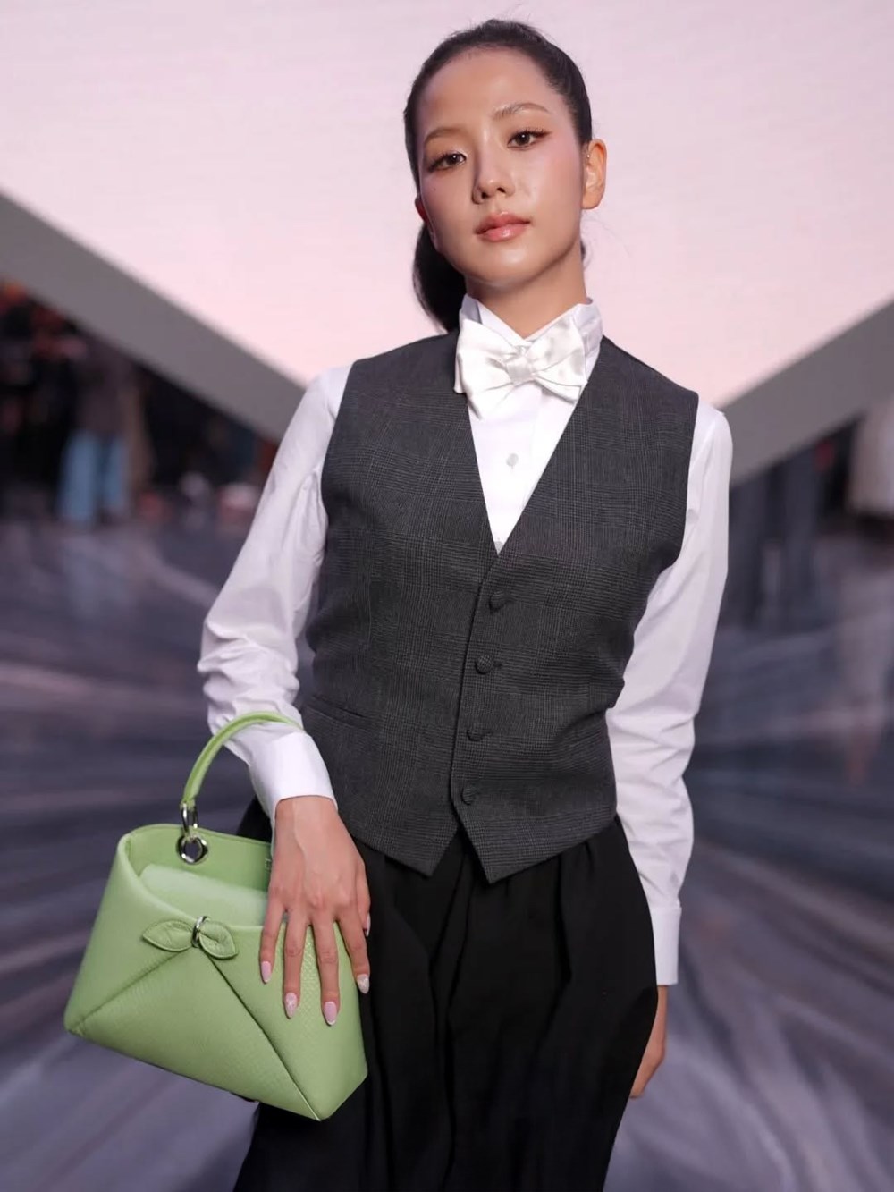 «ديور» بين إرث الدار وتألق النجوم.. عرض استثنائي من قلب باريس