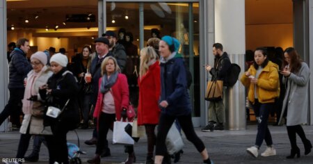 ثقة متاجر التجزئة في بريطانيا تهبط بأسرع وتيرة منذ 17 عاما
