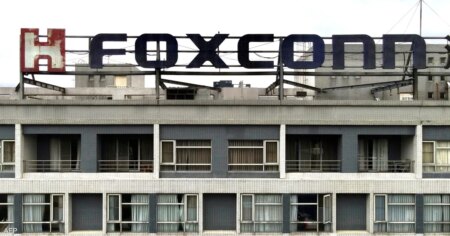 شراكة بين أوبن إيه آي وفوكسكون لابتكار أجهزة ذكاء اصطناعي