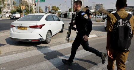 الشاباك يفكك "شبكة إسرائيليين" تهرب أموالا وسلاحا إلى حماس