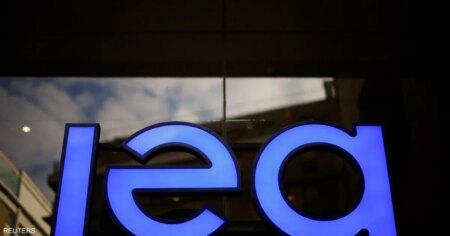 وكالة الطاقة تخفض توقعاتها لفائض سوق النفط عالميا في 2026