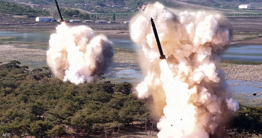 كوريا الشمالية تطلق صواريخ بالتزامن مع زيارة أميركية للحدود