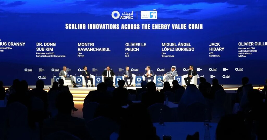 الذكاء الاصطناعي يتصدر نقاشات اليوم الثاني في "أديبك 2025"