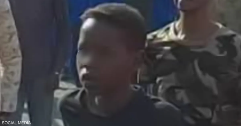 السلاح في أيدي الأطفال.. مشهد جديد من مأساة حرب السودان