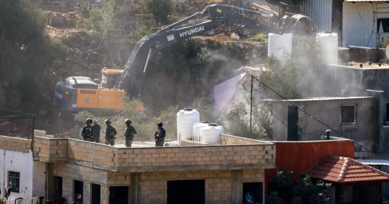 الجيش الإسرائيلي يواصل اقتحام وهدم المنازل في الضفة