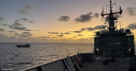 قوة أوروبية تسيطر على قارب قرصنة يرفع العلم الإيراني