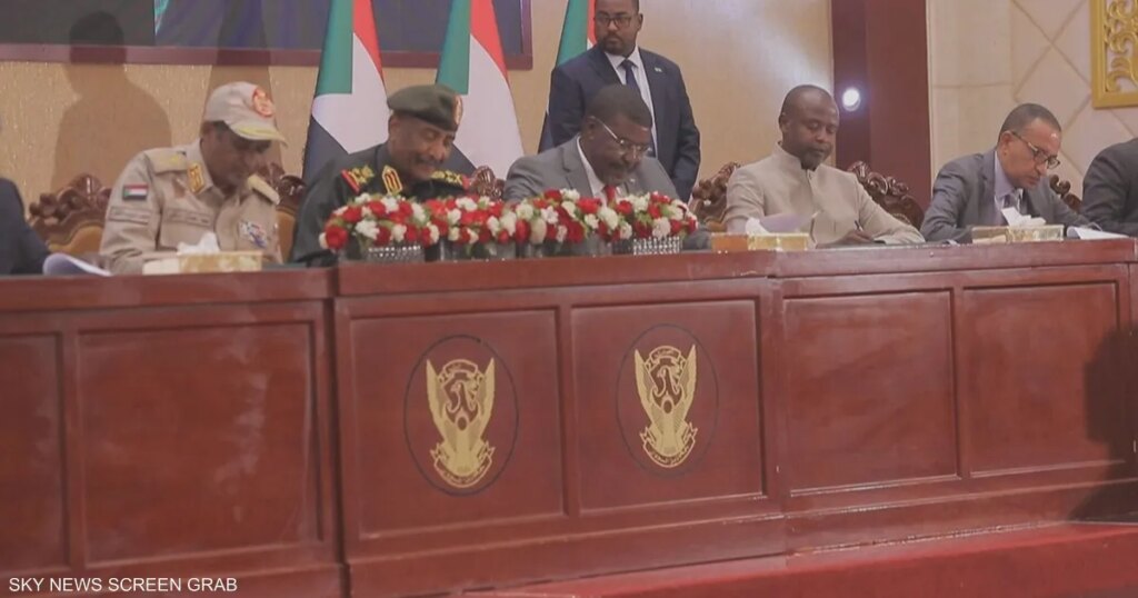 علاقة البرهان ودقلو.. شراكة تحولت إلى "عداء مفتوح"