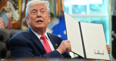 تطابق توقيع ترامب يحرج الحكومة الأميركية.. تفاصيل القصة