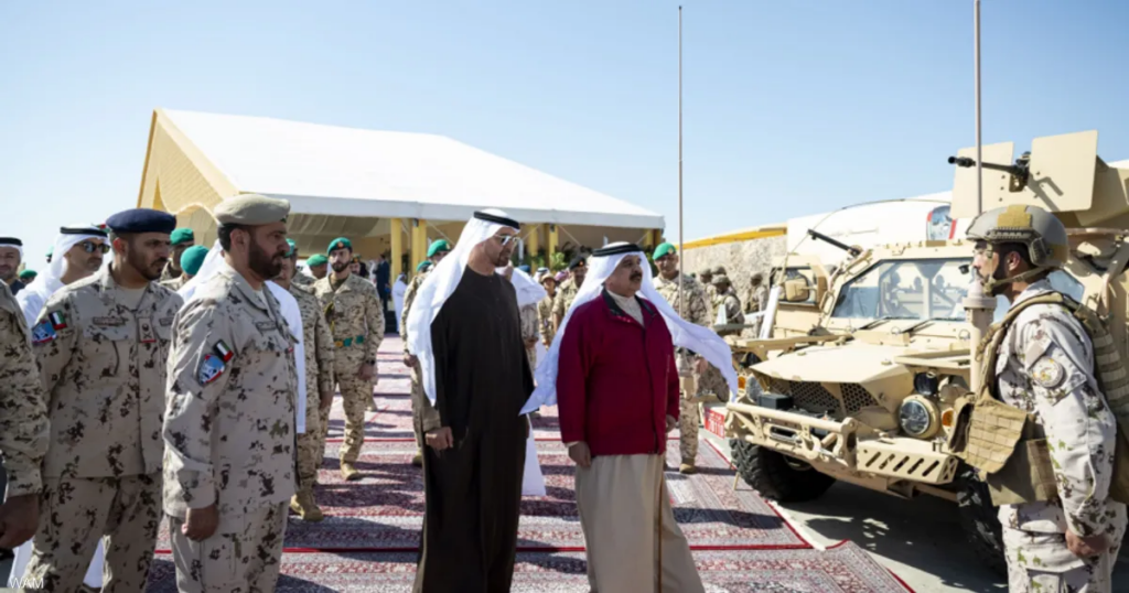 رئيس الإمارات وملك البحرين يشهدان تمرين "ربدان – شويمان"
